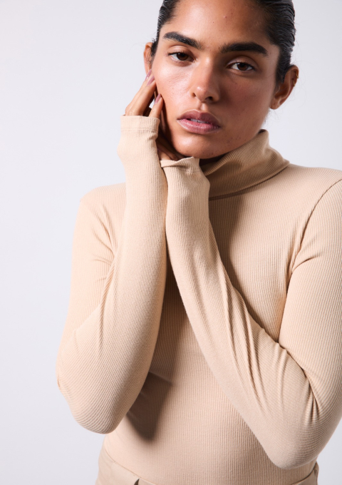 BLUSA MANGA GOLA RIBANA CANELADA BEGE