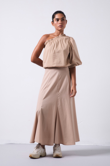 BLUSA UM OMBRO BUFANTE BEGE